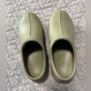 Ugg Tasman rubber clogs in army green